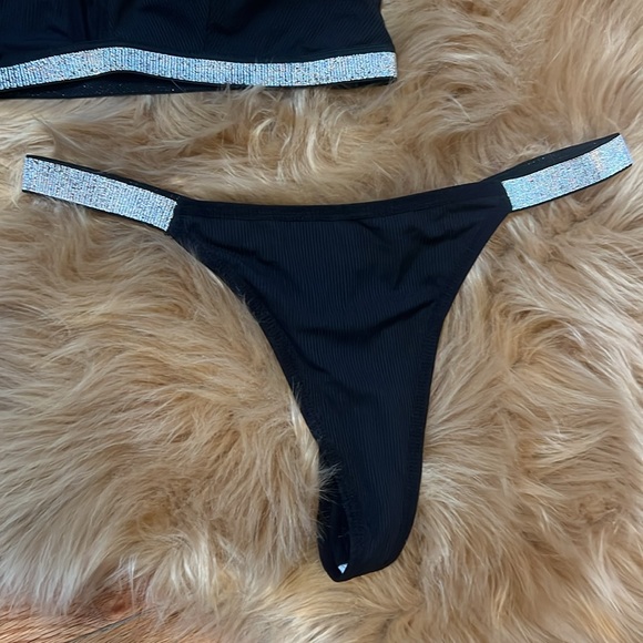 NEW❤️ Shimmering Colorblock Plunge Bra and Thong Set - Picture 8 of 12